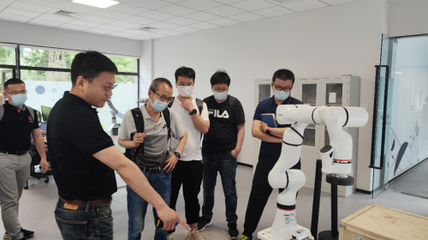 百年工艺与智能制造的融合之旅 福田康明斯参访珞石机器人，技术转让共绘新蓝图